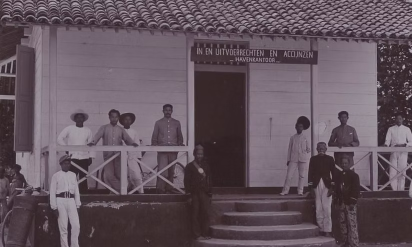 Gedung Kantor Bea Cukai Buru Selatan